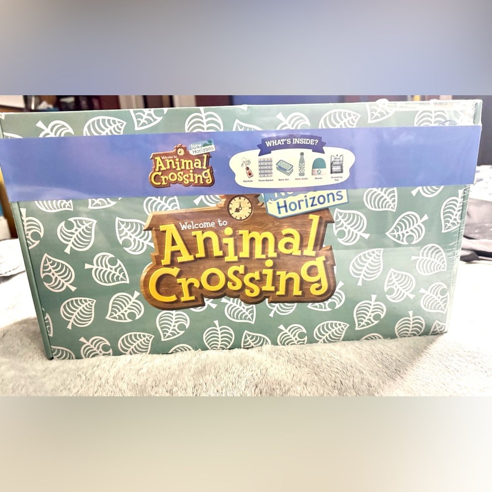 Nintendo Animal Crossing  - NIB - Blanket, Water Bottle, Drawstring Bag, Beanie - Picture 6 of 13